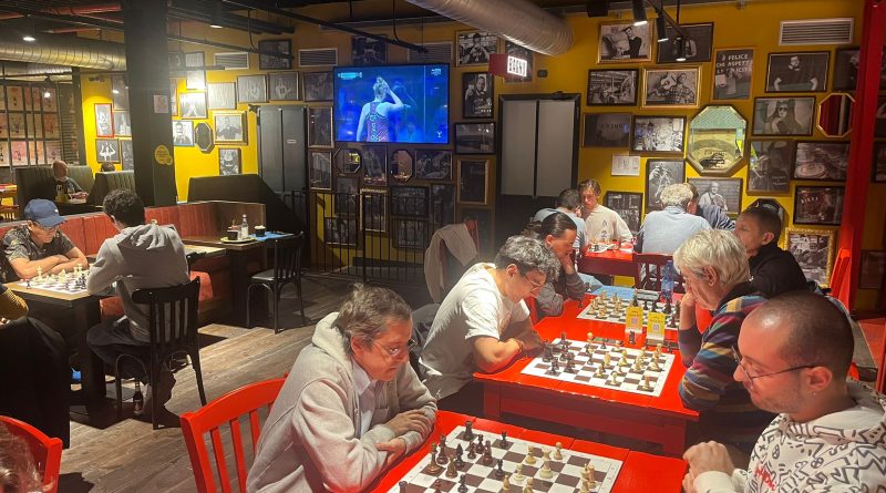 torneo di scacchi in un bar